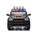 Dziecko prowadzi policyjny pojazd elektryczny RAM ZB629-P