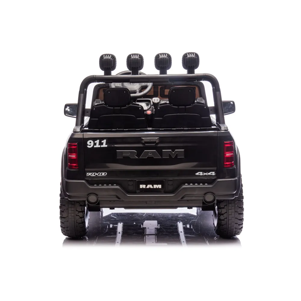 Detale dashboardu pojazdu RAM ZB629-P Policja