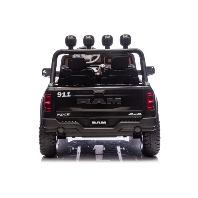 Detale dashboardu pojazdu RAM ZB629-P Policja