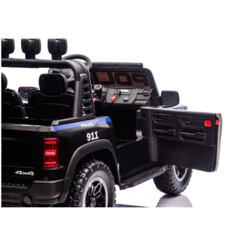 Policja – pojazd elektryczny RAM ZB629-P podczas jazdy