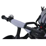 Obrotowe siedzisko w rowerze trójkołowym szarym PRO550, detal