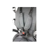 Zbliżenie na gumowane opony roweru PRO550 Czarny