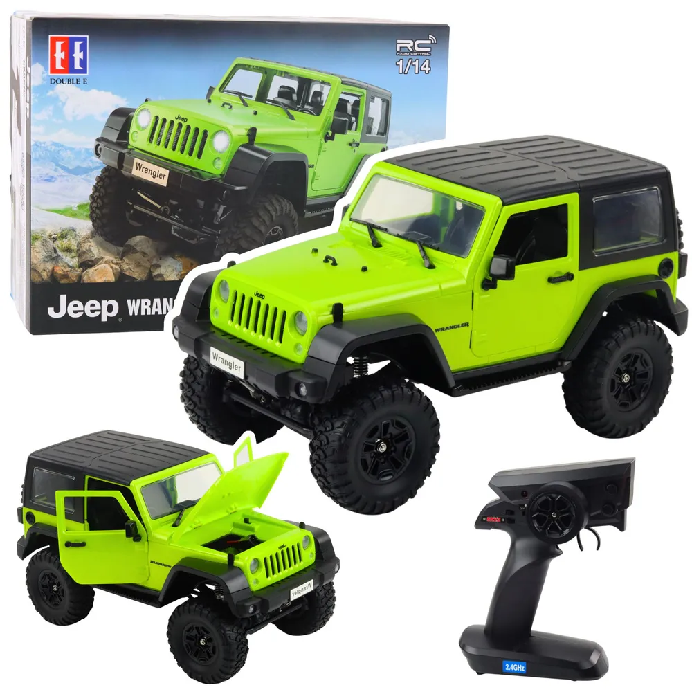 Zielony RC Jeep Wrangler Rock Crawler na nierównym terenie w skali 1:14