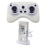 Funkcjonalny srebrny Pickup Truck RC podczas jazdy po nierównym terenie