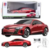 Czerwony model Audi RS E-tron GT RC ujęcie z przodu z pilotem