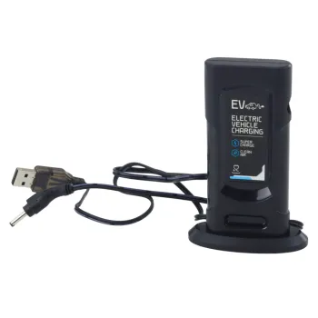 Samochód RC Pickup Truck w akcji na zewnątrz