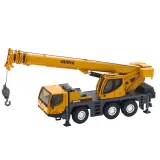 Realistyczny model dźwigu Huina Autokrane w skali 1:50 na białym tle