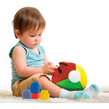 Kolorowa piłka sensoryczna Clementoni wspierająca rozwój dziecka