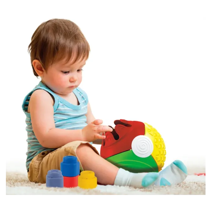 Kolorowa piłka sensoryczna Clementoni wspierająca rozwój dziecka