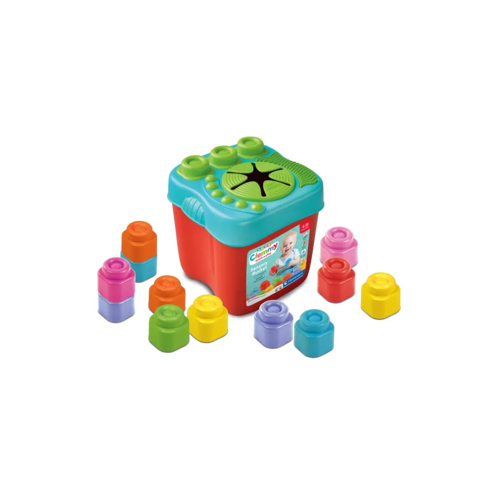 Clemmy koszyk sensoryczny z kolorowymi klockami na białym tle