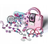 Elementy biżuterii i akcesoriów z zestawu Crazy Chic w pudełku serce