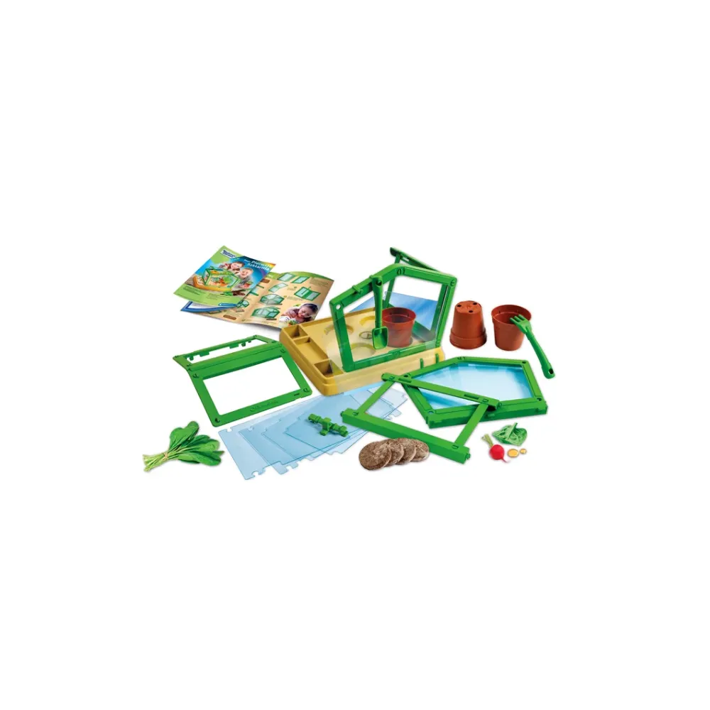 Dziecko bawiące się szklarnią edukacyjną i sadzące rośliny