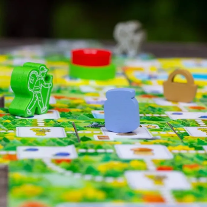 Gracze podczas rozgrywki w Pięć Szczytów Górskie Wędrówki