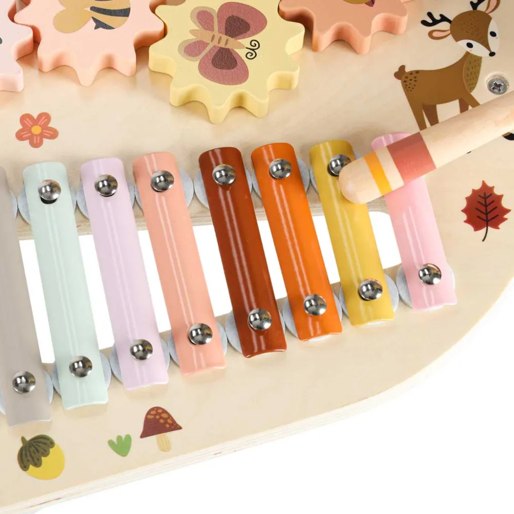 bezpieczny, drewniany stolik edukacyjny z zestawem pałeczek do gry