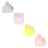 Chodzik dziecięcy z pastelowymi klockami wspierający naukę chodzenia