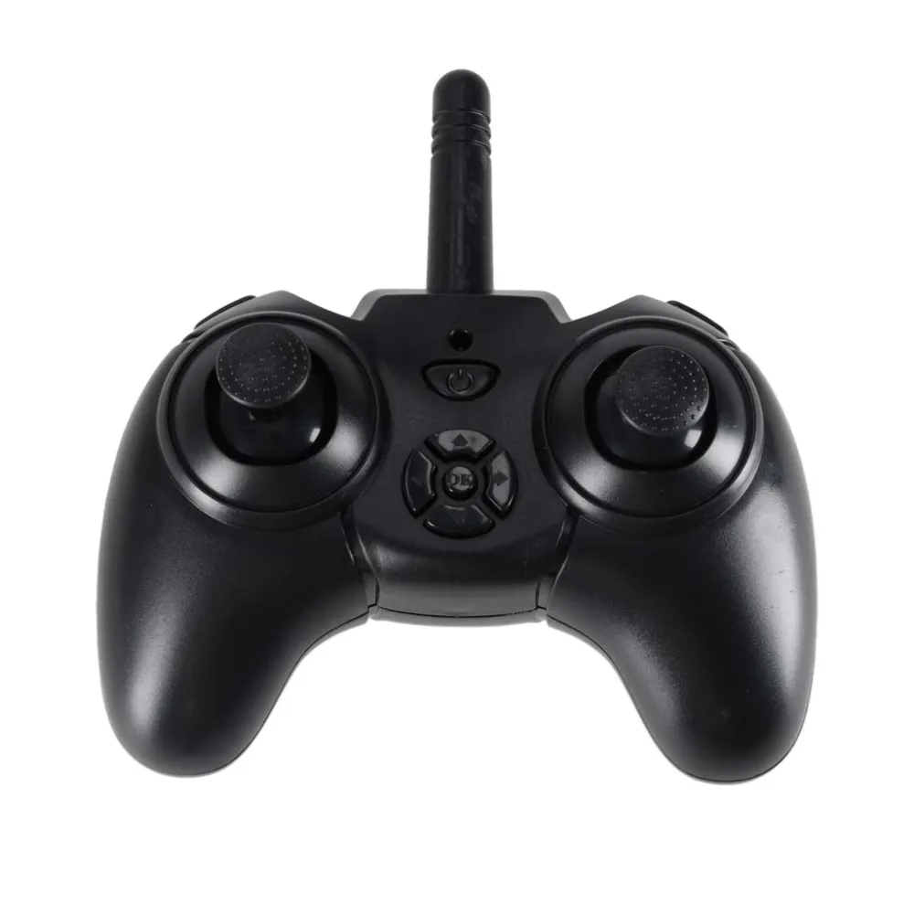 RC Cessna 182 gotowy do startu na tle trawiastego pasa modelarskiego