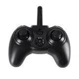 RC Cessna 182 gotowy do startu na tle trawiastego pasa modelarskiego