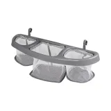 Kojec dla dziecka z pluszakami oraz daszkiem chroniącym przed owadami