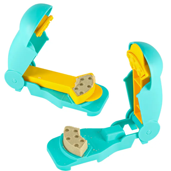 Zabawkowa taczka i łopata razem z piaskiem kinetycznym dla dzieci