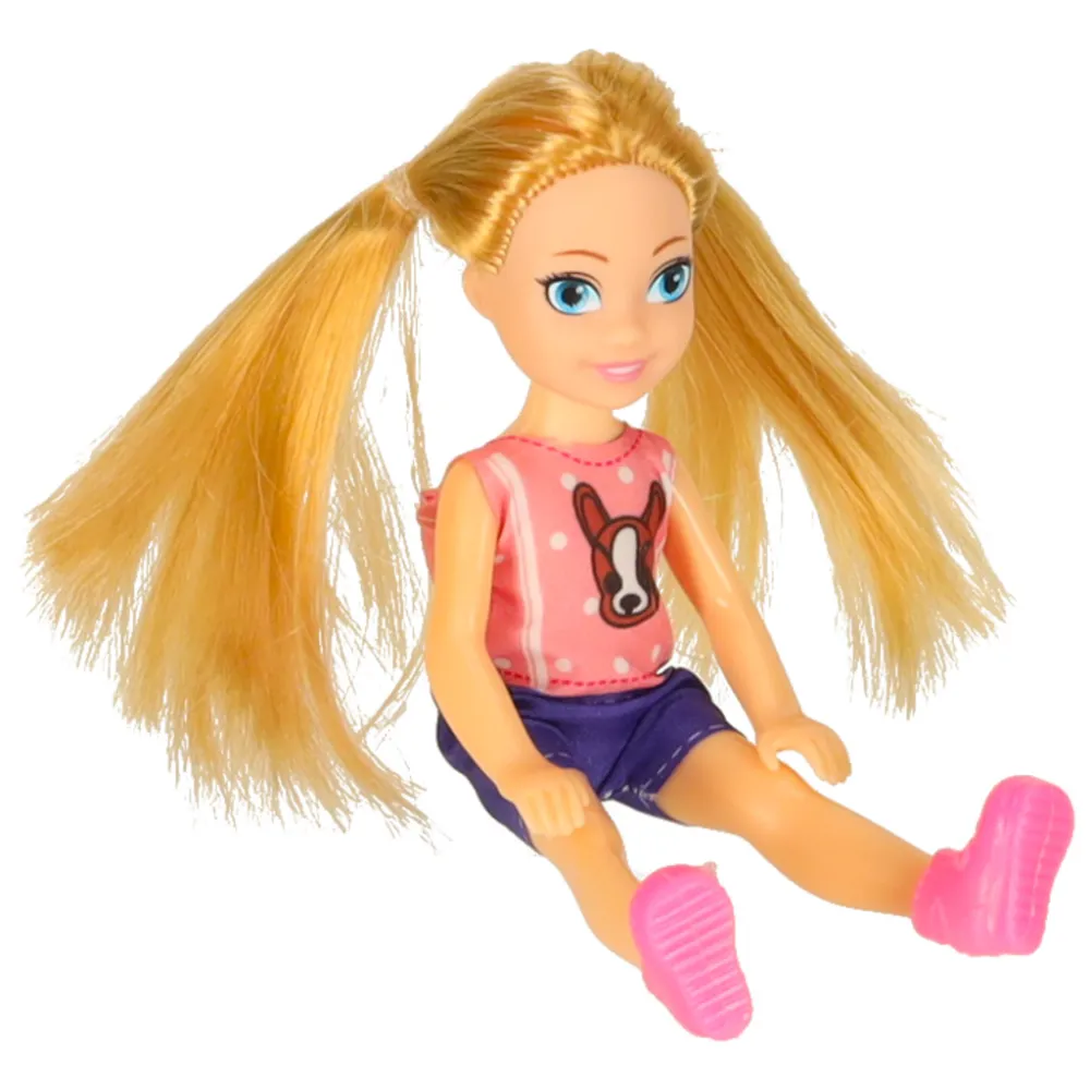 Lalka z deską surfingową i rozkładaną łodzią w żywych kolorach