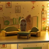 Ozdobny domek dla lalek LULILO Peonio, świetny do kreatywnej zabawy