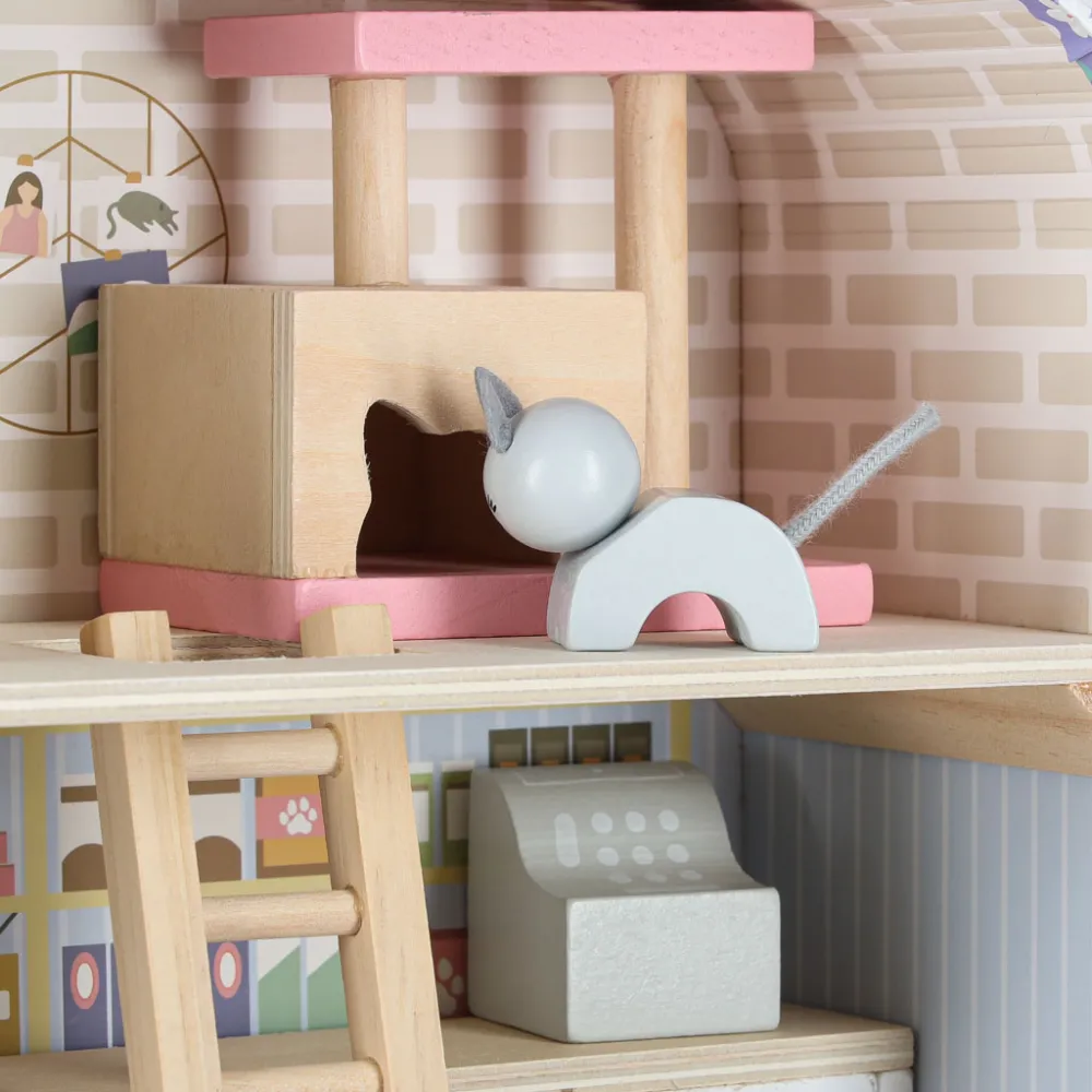 Dwupiętrowy domek hotel spa z wygodną walizką dla dzieci