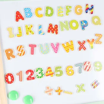 Tablica z liczydłem i wskazówkami zegara – pomysł na prezent dla dziecka