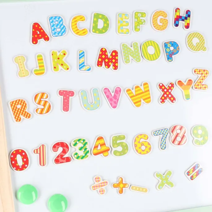 Tablica z liczydłem i wskazówkami zegara – pomysł na prezent dla dziecka