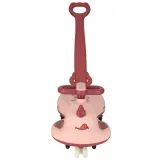 Jeździk różowy z osłoną kierownicy, siedziskiem i dodatkami w zestawie