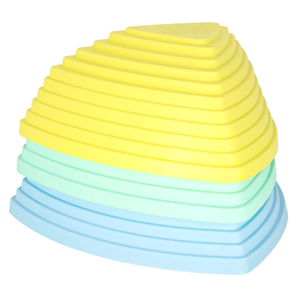 Sensoryczne kamienie rzeczne w pastelowych kolorach na podłodze