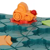 Różnokolorowe elementy gry logicznej na planszy