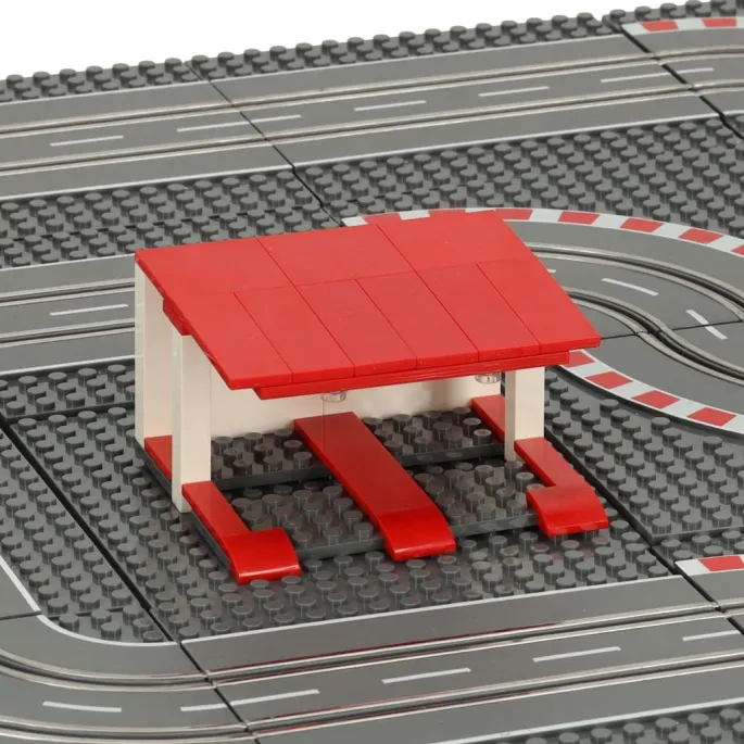 Kreatywny zestaw toru wyścigowego z klockami i dwoma kontrolerami