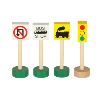 Pociąg z wagonikami przejeżdżający przez most drewnianej kolejki