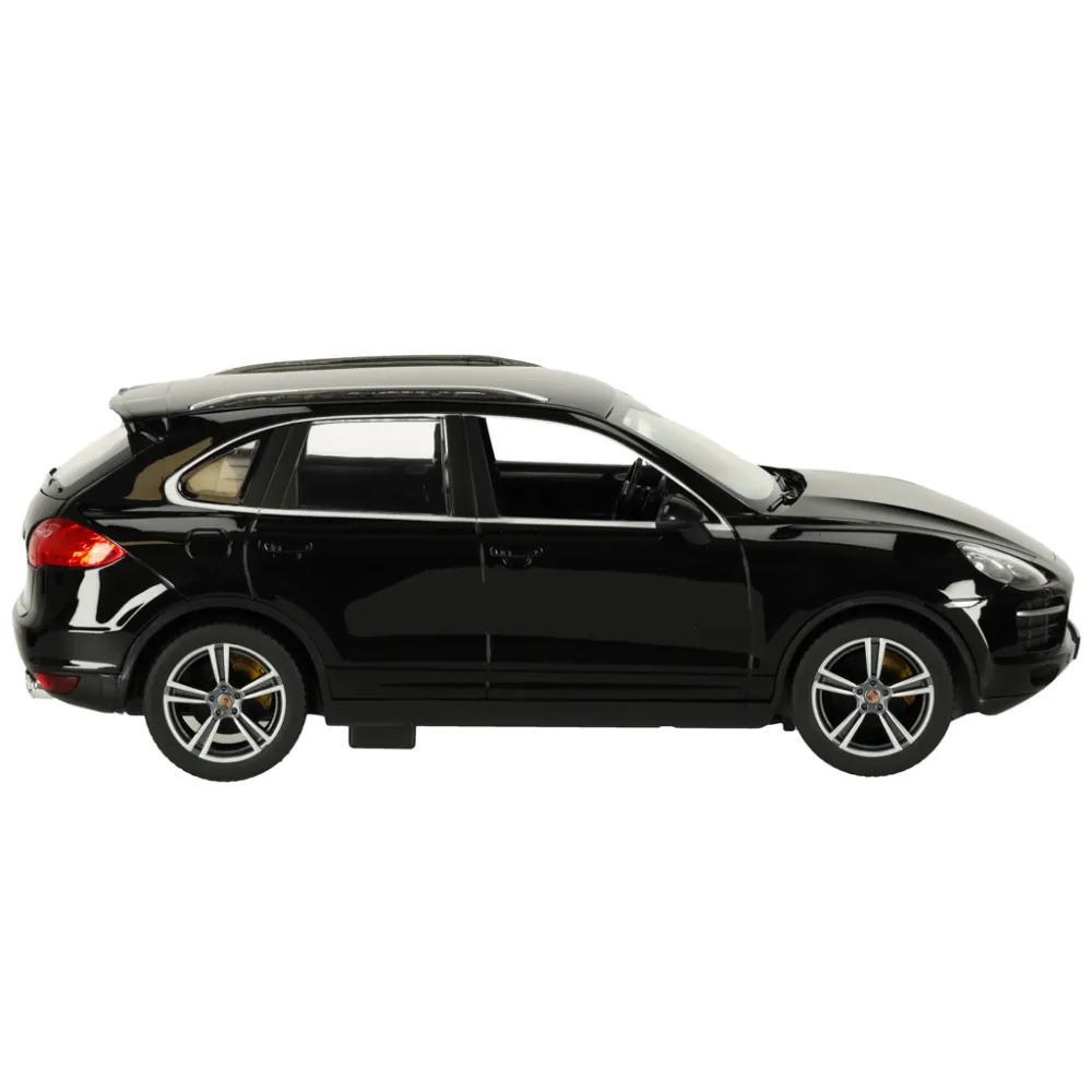 Detal przodu auta RC Porsche Cayenne Turbo z charakterystycznym logo