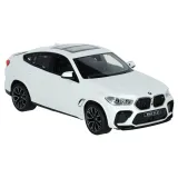 Samochód RC BMW X6 M przód na białym tle – realistyczna replika