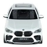 Zestaw zdalnie sterowany samochód i kontroler, gotowe do zabawy