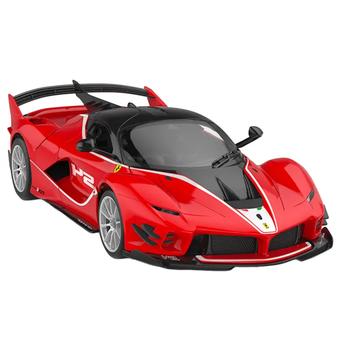 Ferrari Rastar 1:18 na białym tle z charakterystycznym sportowym designem