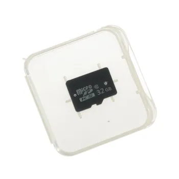 Zestaw: aparat, karta 32GB, smycz i kabel USB do ładowania