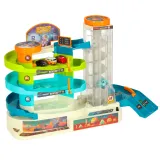 Elektryczna winda transportująca auta na szczyt toru wyścigowego