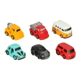 Samochodziki gotowe do startu na interaktywnym torze dla dzieci