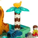 Wybrane elementy klocków z figurkami ozdobnymi na białym tle