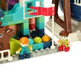 Przykładowa trasa kulkowa z klocków i zwierzątkami w zestawie