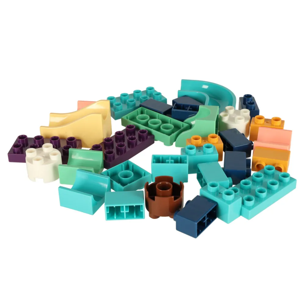 Kolorowe kulki na gotowym torze kulkowym z dinozaurami