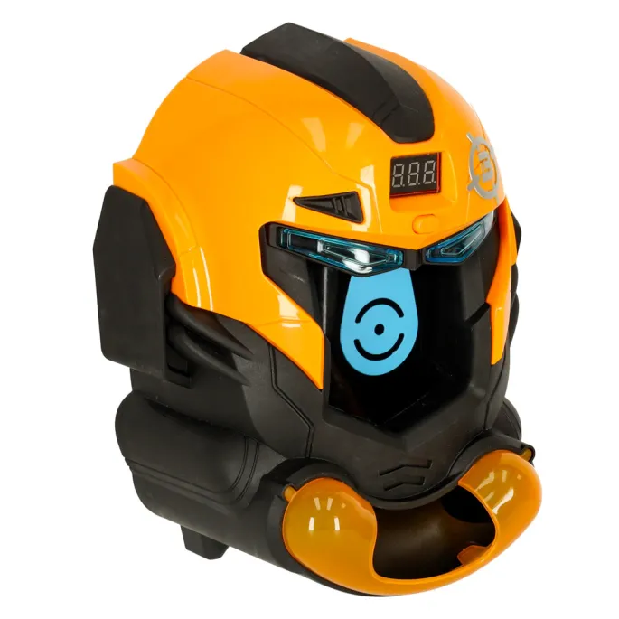 Pistolet na piankowe kulki oraz robot jako cel do celowania