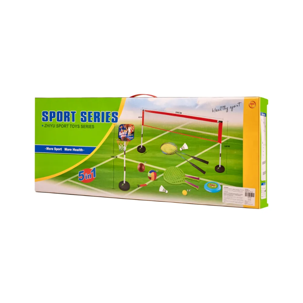 Rodzina bawiąca się zestawem sportowym wielofunkcyjnym na świeżym powietrzu