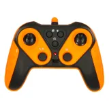 Efektowny samochód RC z baniek mydlanych i dużymi gumowymi kołami