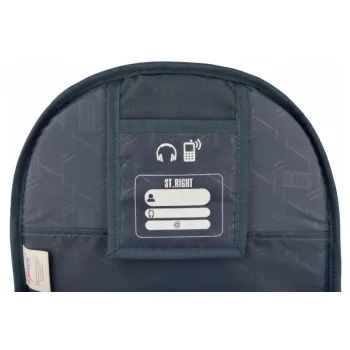 Pojemny i wygodny plecak młodzieżowy czarny, cztery komory