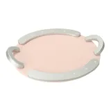 taca z akcesoriami do zabawy dla dziecka wykonana z drewna