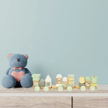 Zestaw drewnianej ciuchci wspierający rozwój manualny dziecka