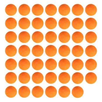 Zbliżenie na pistolet piankowy i piankowe kulki do zabawy